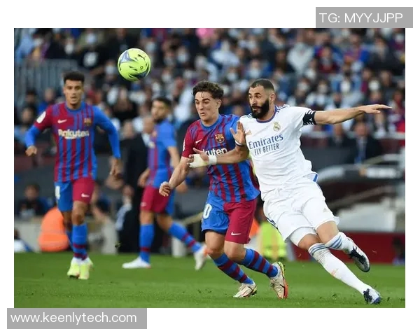 女王巡游与德比郡的激烈对决展现足球魅力与团队精神的巅峰对抗