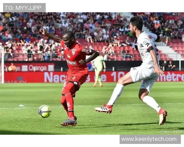 莱斯特城主场迎战西布朗全力争胜展现强劲状态